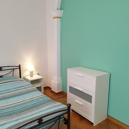 Комната Pilika 4Room With Shared Bath Athen Exterior foto
