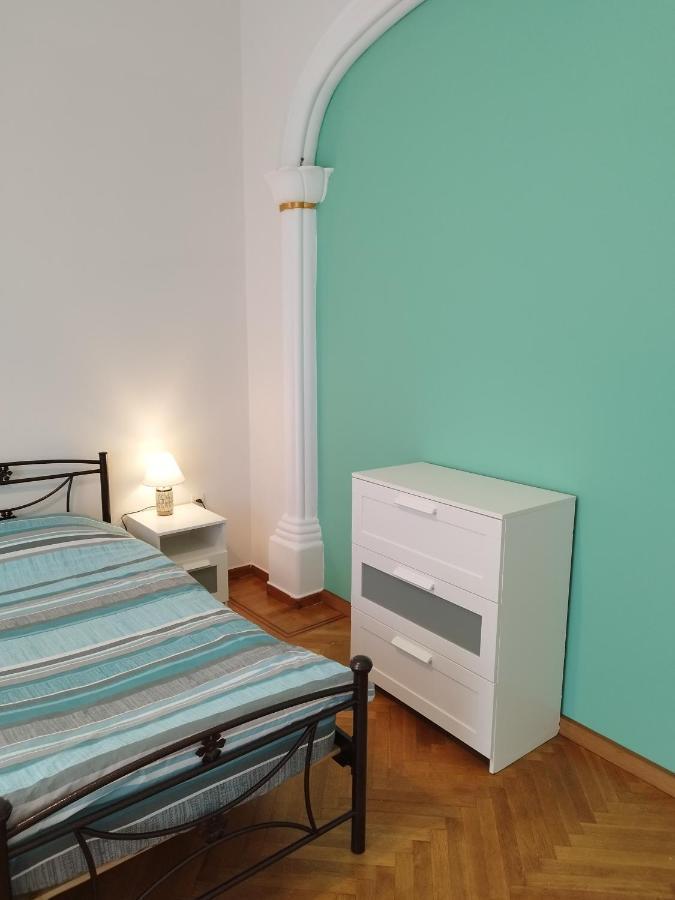 Комната Pilika 4Room With Shared Bath Athen Exterior foto