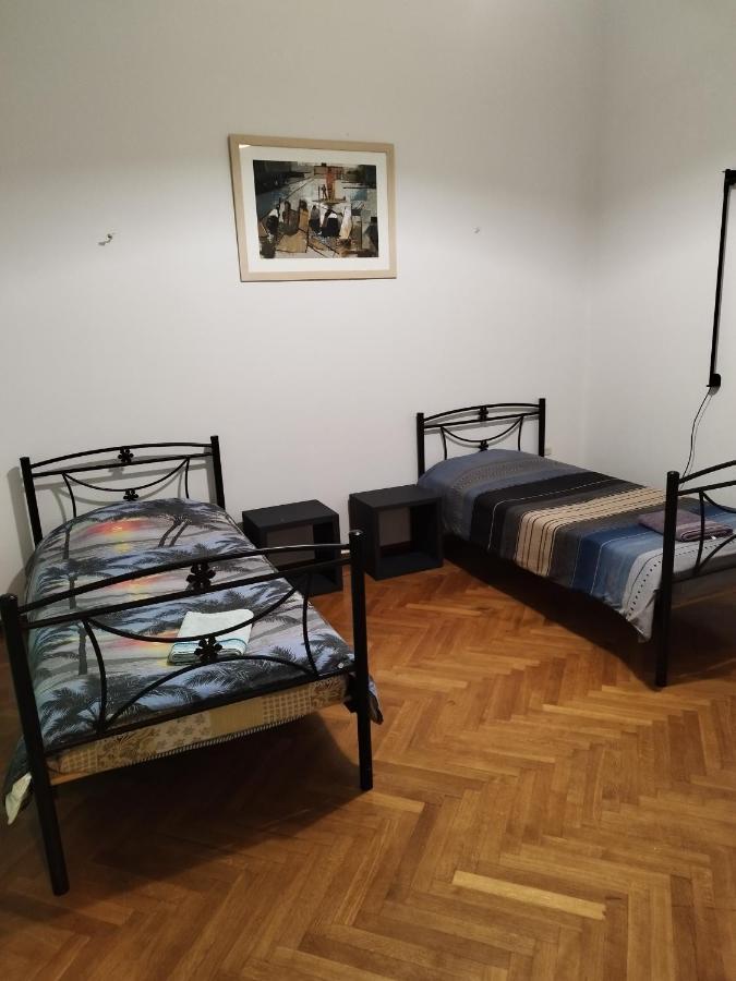 Комната Pilika 4Room With Shared Bath Athen Exterior foto