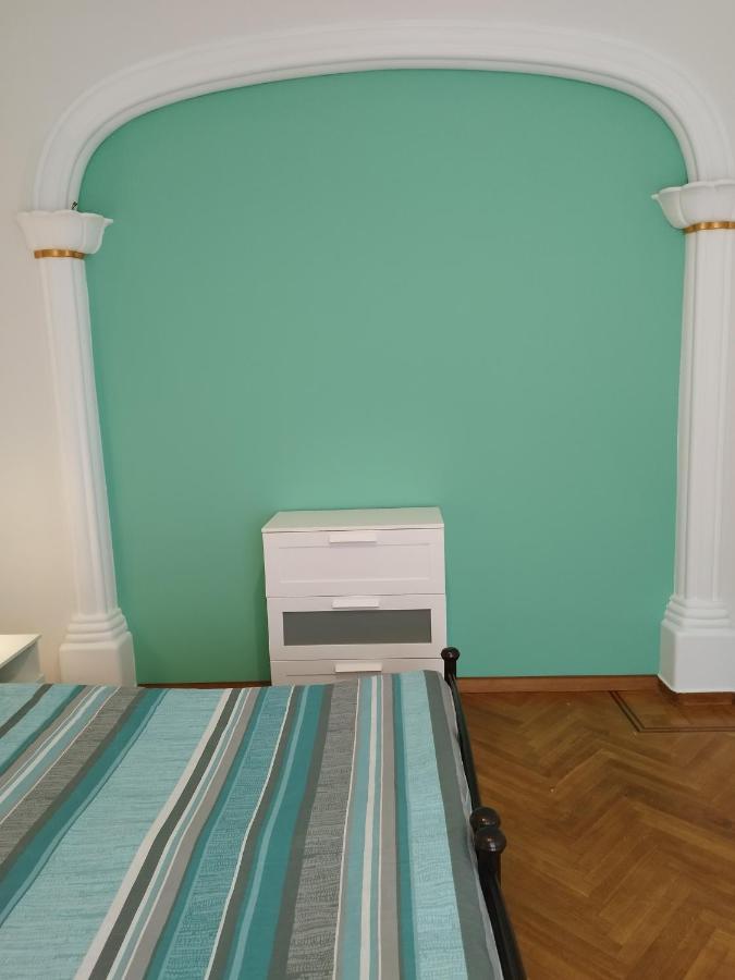 Комната Pilika 4Room With Shared Bath Athen Exterior foto